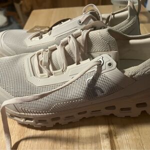 ON CLOUD SNEAKERS TAGS STILL ON, RARE STYLE